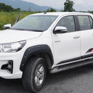 Toyota Hilux DC 2016-2020 Tiivalaiendite kompl. Dekoratiivpoltidega.