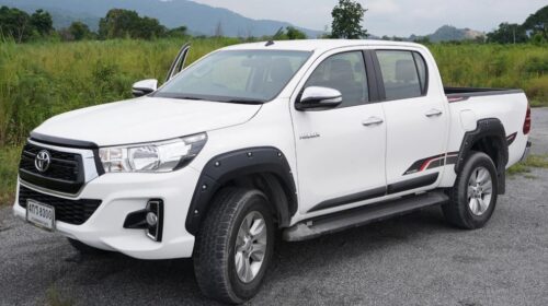 Toyota Hilux DC 2016-2020 Tiivalaiendite kompl. Dekoratiivpoltidega.