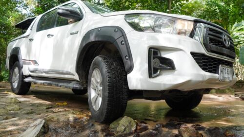 Toyota Hilux DC 2016-2020 Tiivalaiendite kompl. Dekoratiivpoltidega.