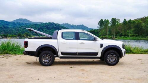 Ford Ranger/Wildtrak DC 2023-2025 Tiivalaiendite kompl. Must krobeline. Ilma anduriteta.