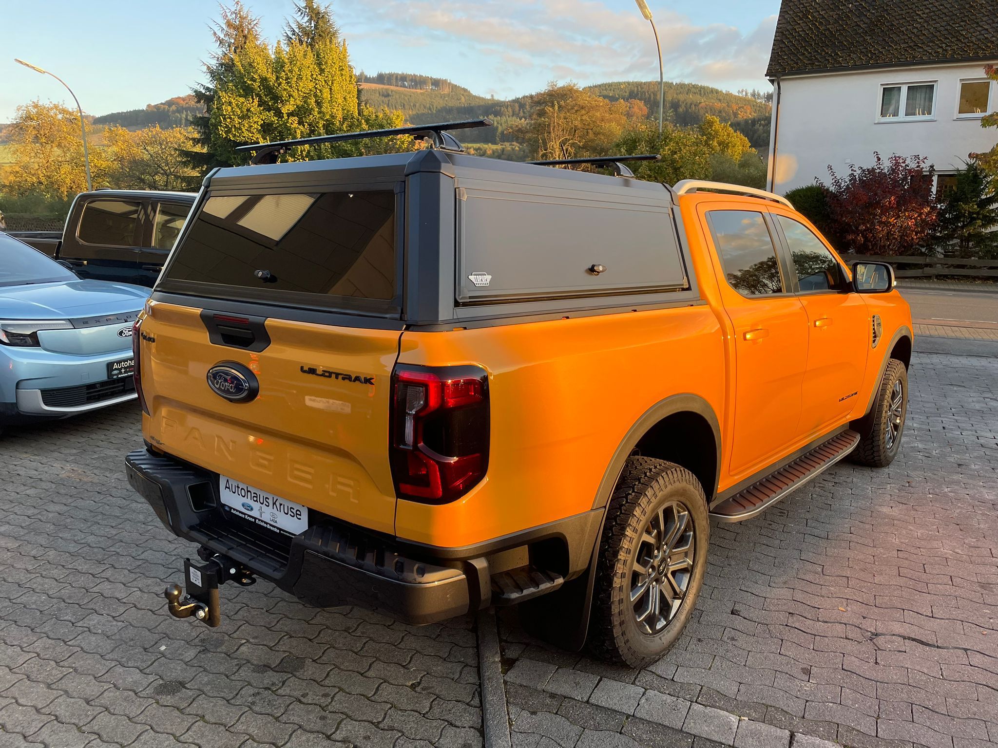 Ford Ranger DC 2023+ Aluminium kastikate, küljeluugid avanevad ülesse, sisevalgustus